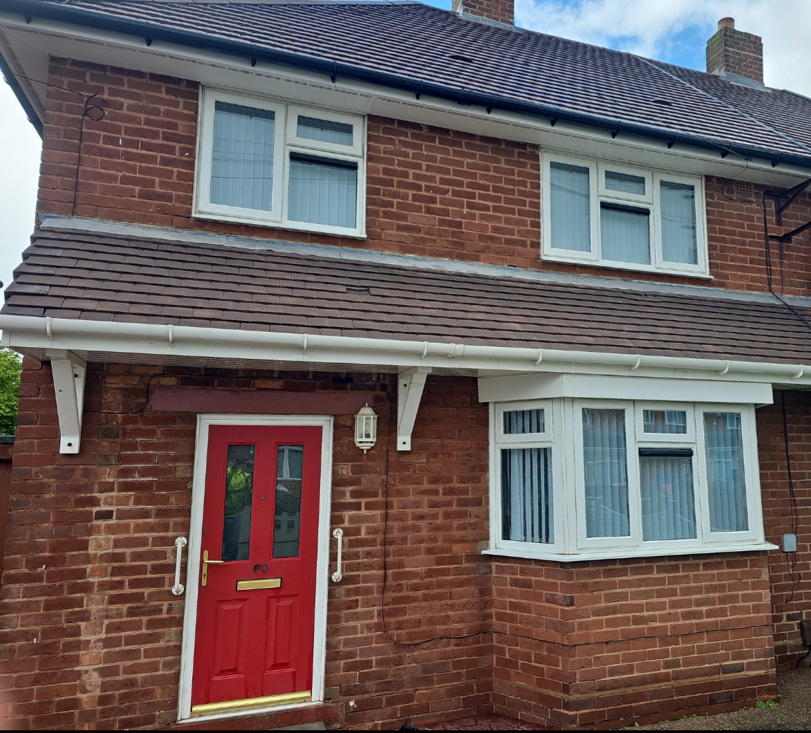 Full house exterior with a clean, moss-free tiled roof after cleaning